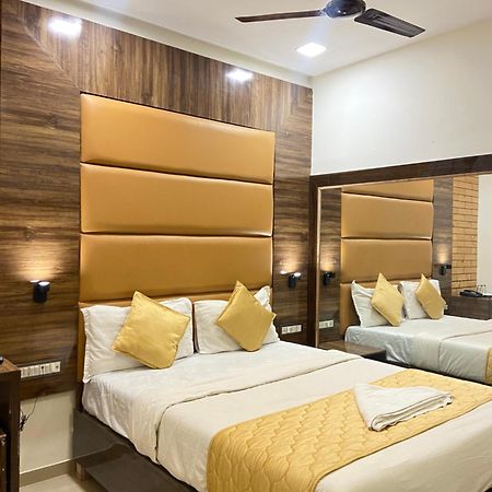Hotel Blue Wellington - Near Mumbai Airport Exterior photo