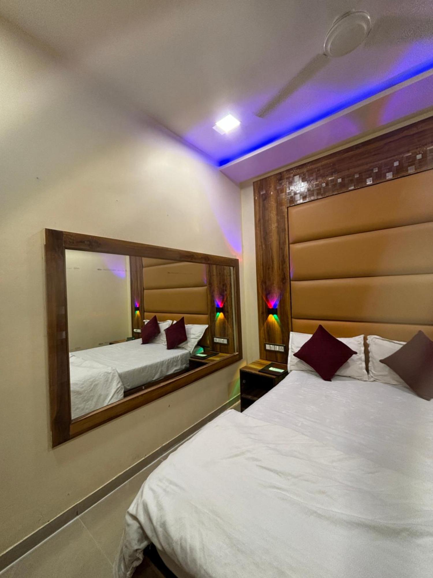 Hotel Blue Wellington - Near Mumbai Airport Exterior photo