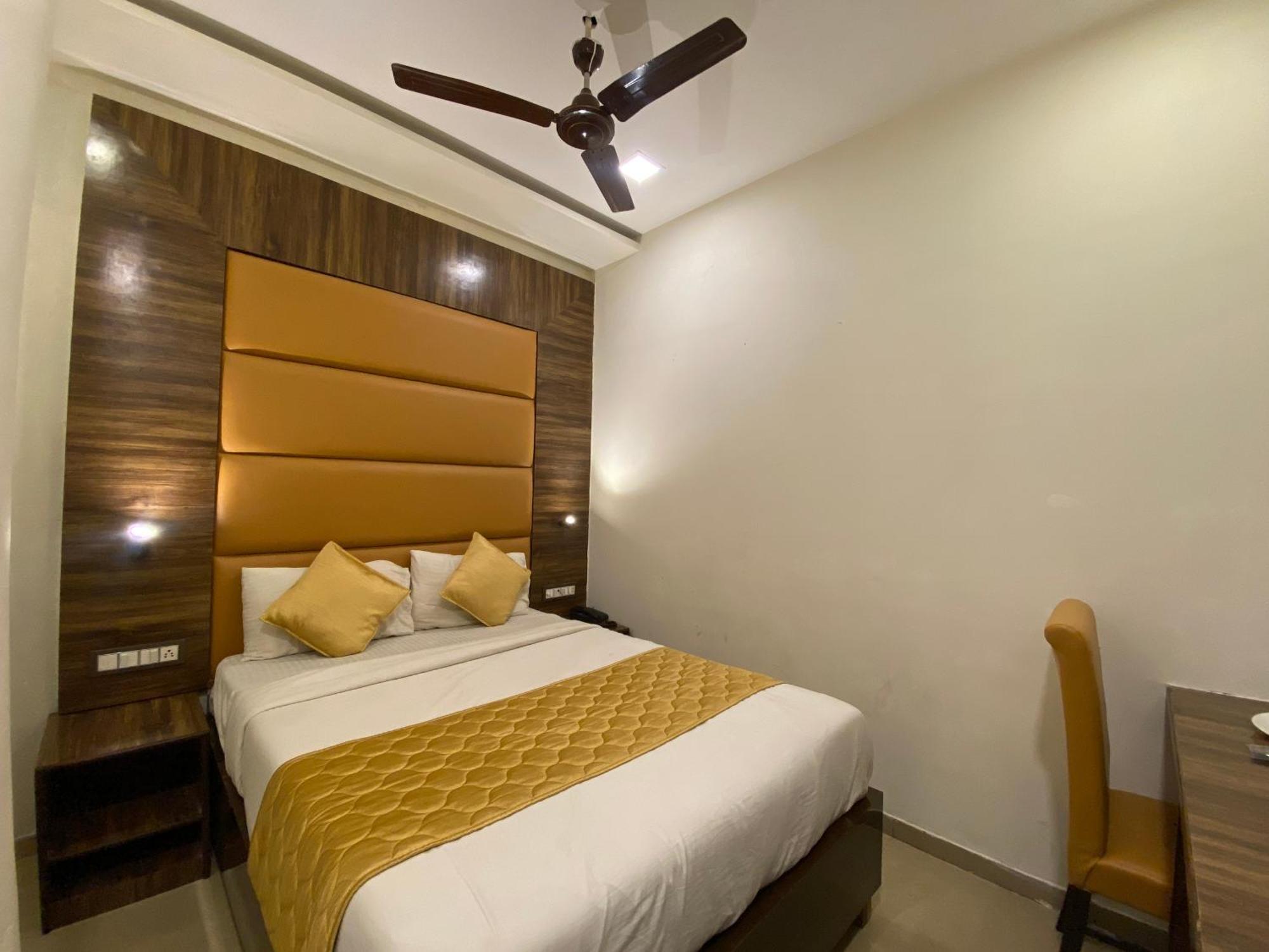 Hotel Blue Wellington - Near Mumbai Airport Exterior photo